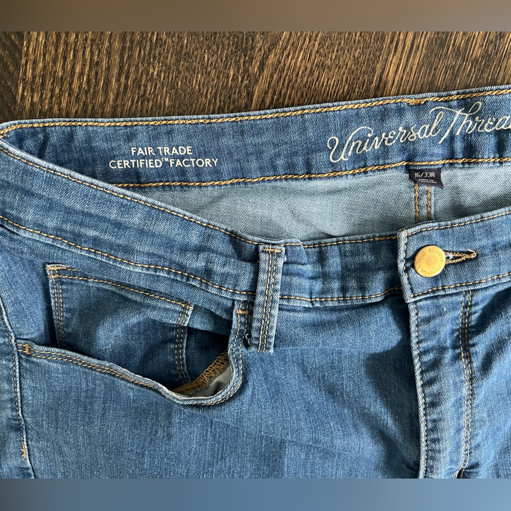 Universal Thread Blue Ankle Cropped Jeans - Picture 2 of 4